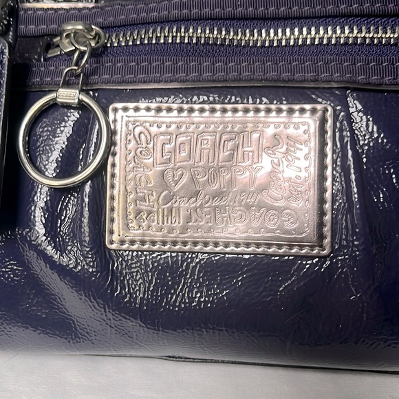 Coach Poppy patent leather handbag - Picture 2 of 6